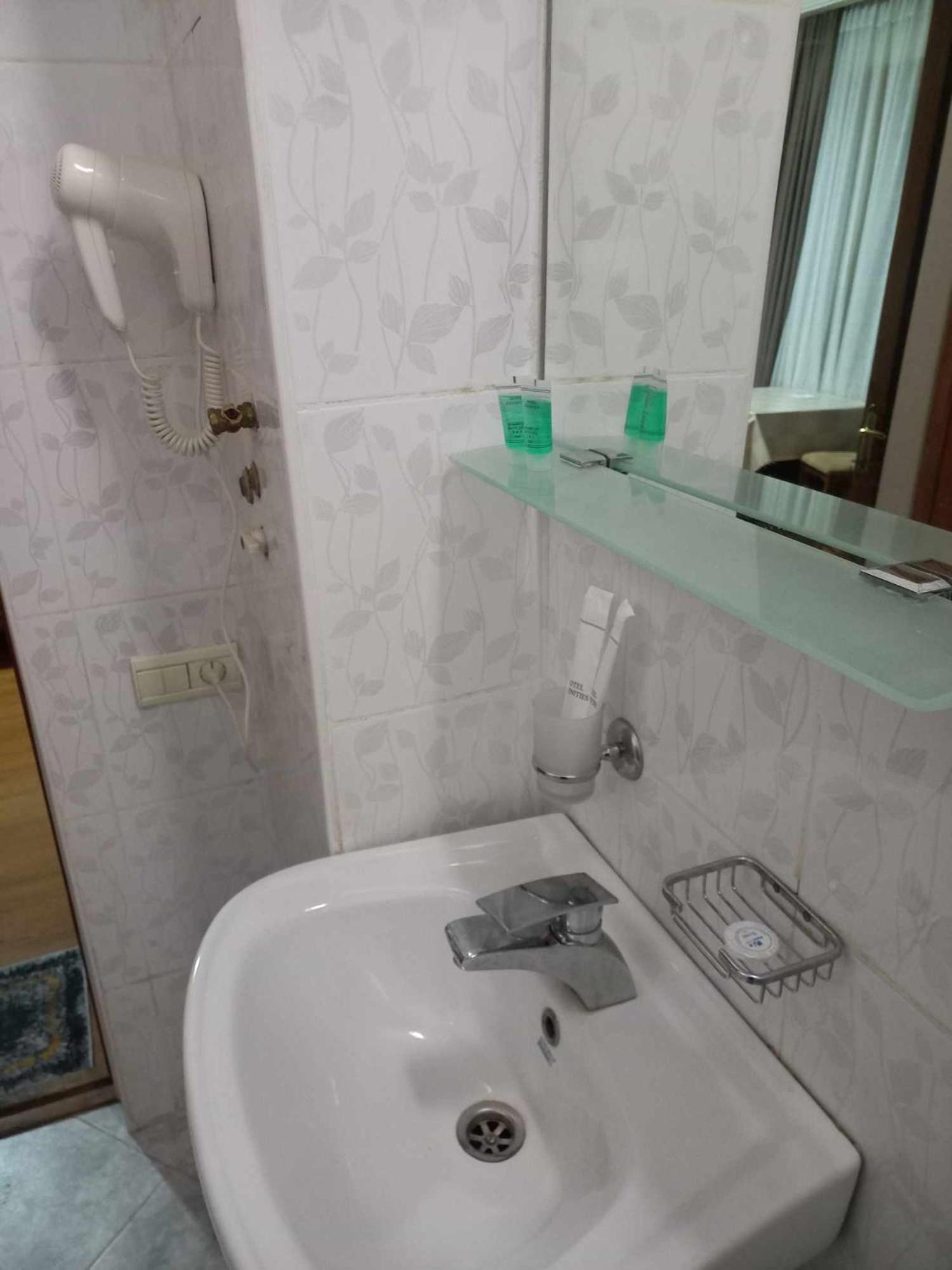 Hotel Valiko Tbilisi Esterno foto